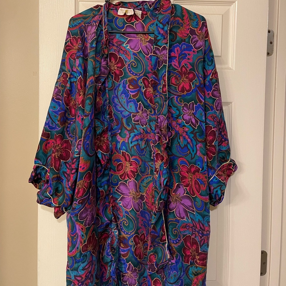 Vintage floral gold label Victoria’s Secret robe